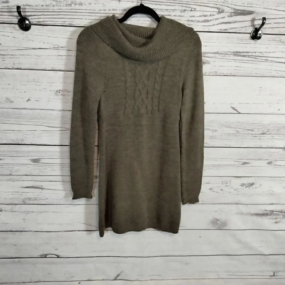 "Mudd" woman's turtle neck dress